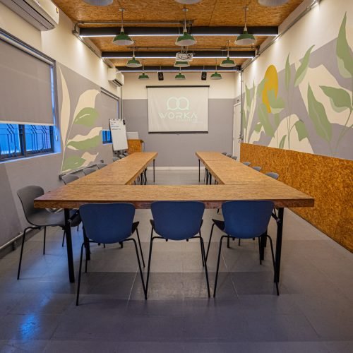 Capacidade até 17 pessoas.